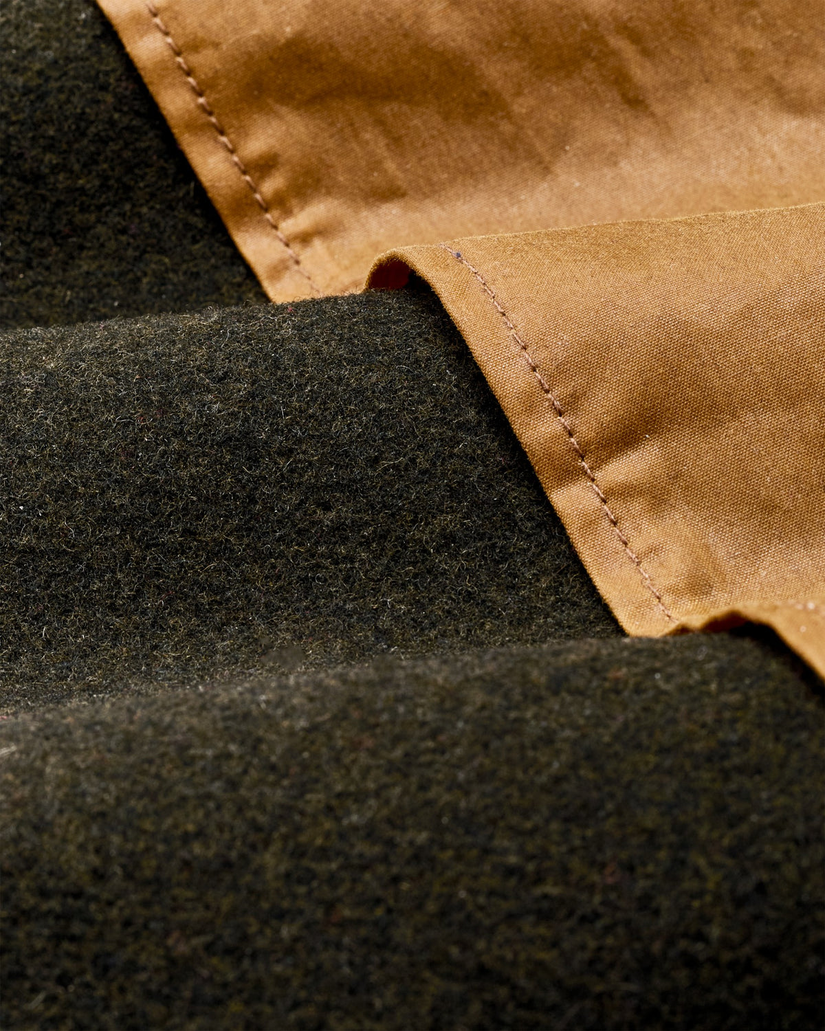 Men Filson Mackinaw Wool Caped Cruiser Jacket - Peat Black / Dark Tan