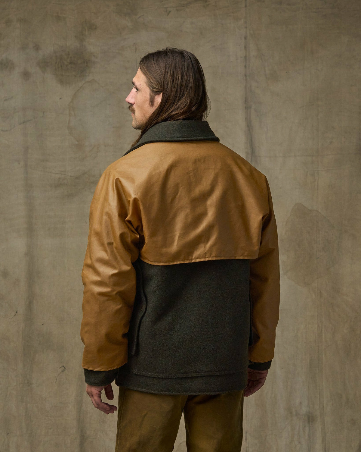Men Filson Mackinaw Wool Caped Cruiser Jacket - Peat Black / Dark Tan