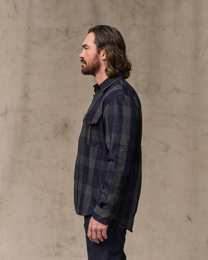 Men Filson Vintage Wash Alaskan Guide Shirt - Indigo / Faded Black