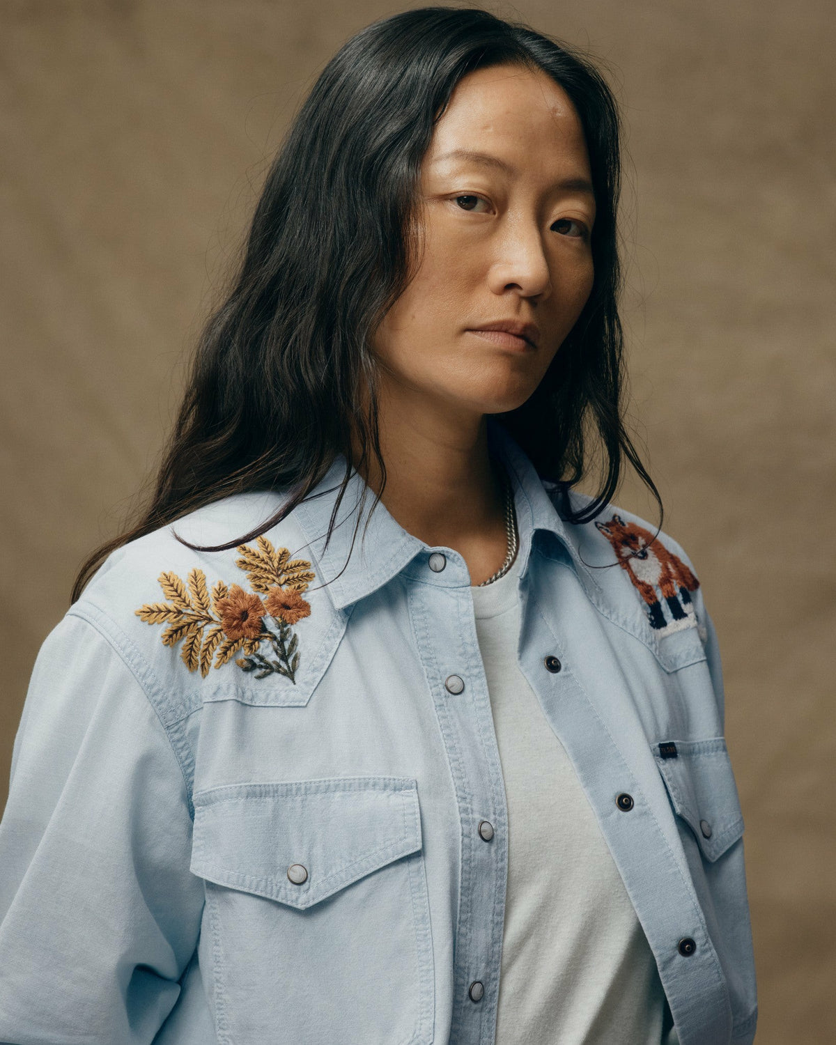 Women Filson Women's Embroidered Western Shirt - Light Indigo Chambray / Fields
